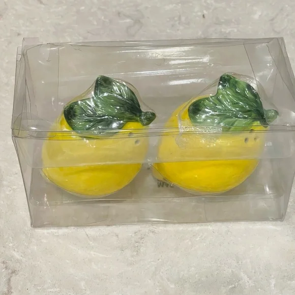 NWT salt pepper shakers, cork lids in a steel tray, beautiful & useful, gifts! - Picture 2 of 7